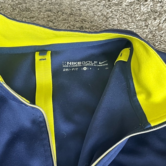 Nike pullover - Picture 2 of 2